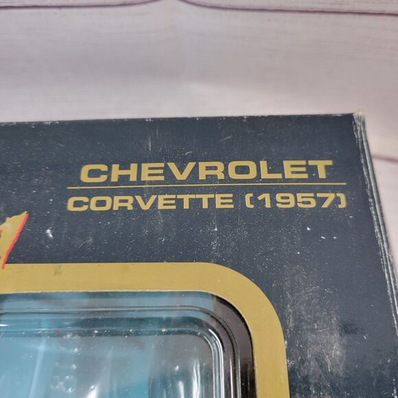 Road Tough 1957 Chevy Corvette Roadster Blue white 1:18 Scale Diecast Model Car - Picture 4 of 9